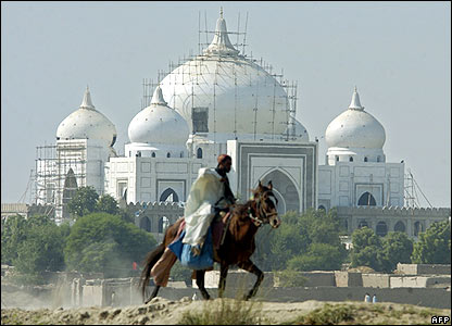 benazir’s father’s mausoleum in the village of garhi khuda bakhsh